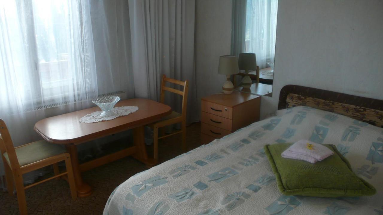 Hotel Privatviesnica Zvaigzne à Jūrkalne Chambre photo